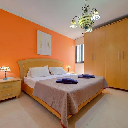 Penthouse Escape - Views, Jacuzzi & Bbq شقة