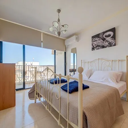 Penthouse Escape - Views, Jacuzzi & Bbq *