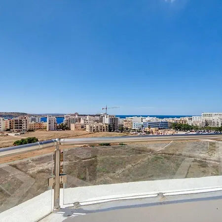 3 Bedroom Penthouse With Jacuzzi And Bbq St. Paul's Bay