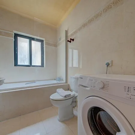3 Bedroom Penthouse With Jacuzzi And Bbq Apartment St. Paul's Bay