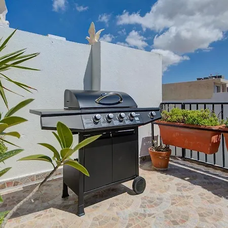 3 Bedroom Penthouse With Jacuzzi And Bbq *