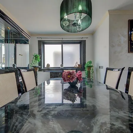 Penthouse Escape - Views, Jacuzzi & Bbq Lägenhet *