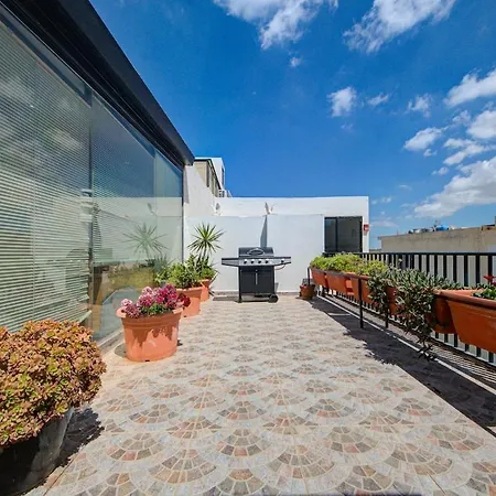 3 Bedroom Penthouse With Jacuzzi And Bbq