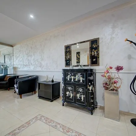 3 Bedroom Penthouse With Jacuzzi And Bbq