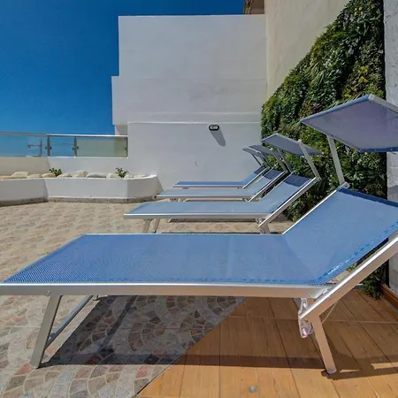 Apartment 3 Bedroom Penthouse With Jacuzzi And Bbq *