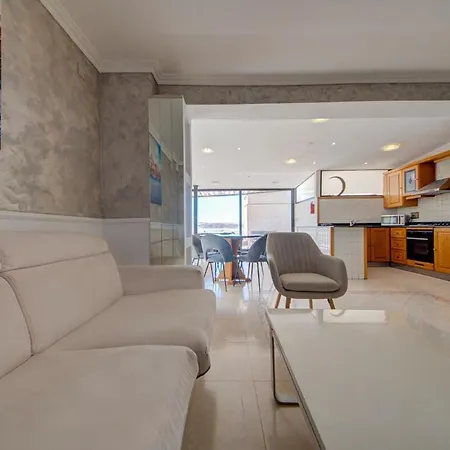 Apartment 3 Bedroom Penthouse With Jacuzzi And Bbq *