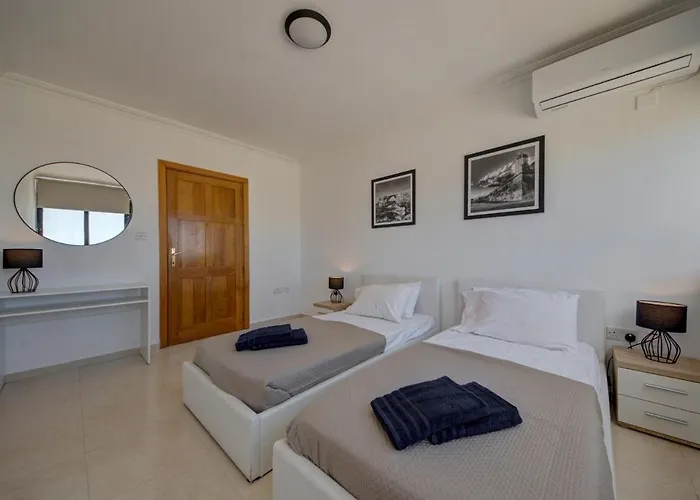 Apartamento Penthouse Escape - Views, Jacuzzi & Bbq St Paul's Bay