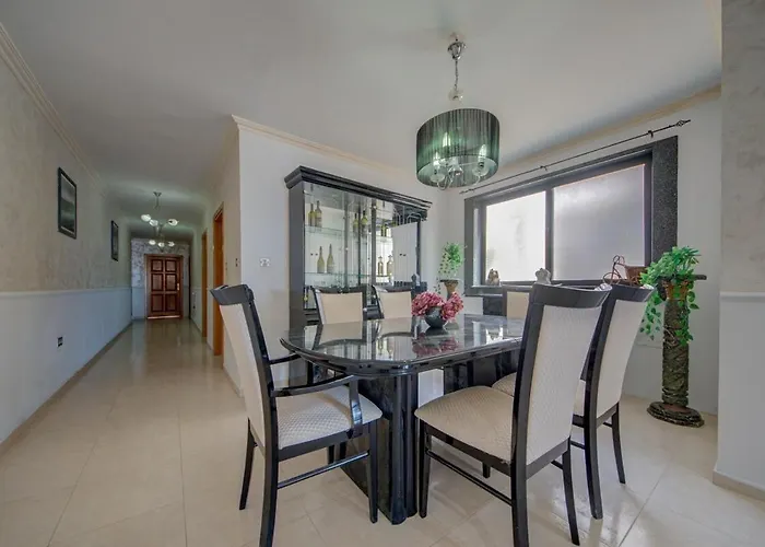 Penthouse Escape - Views, Jacuzzi & Bbq Apartamento *