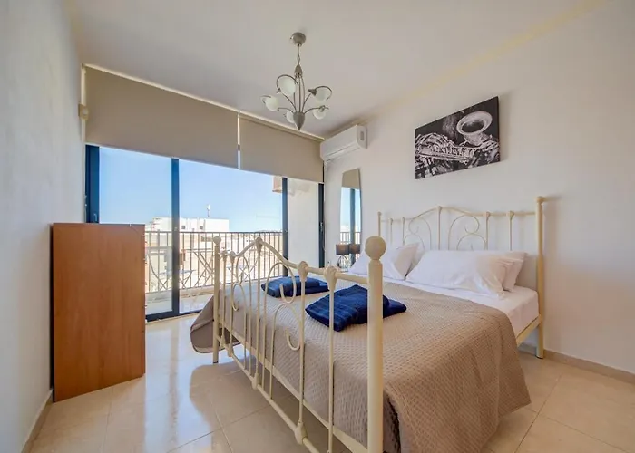 Penthouse Escape - Views, Jacuzzi & Bbq *