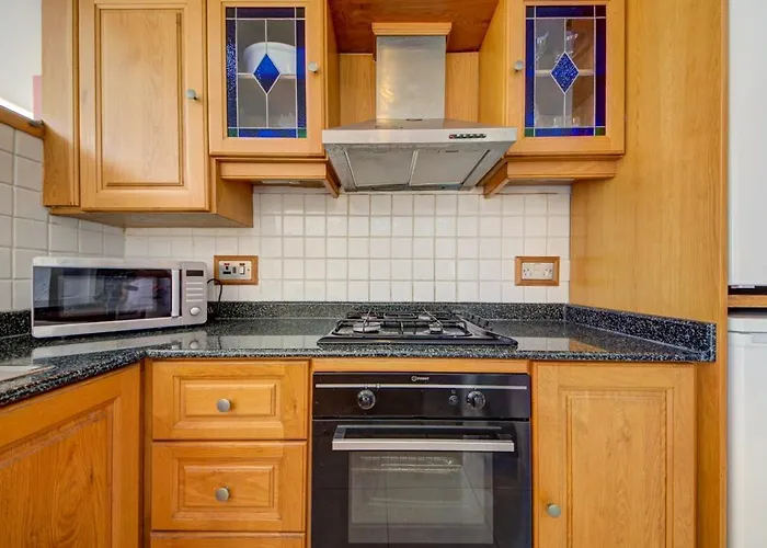 Penthouse Escape - Views, Jacuzzi & Bbq