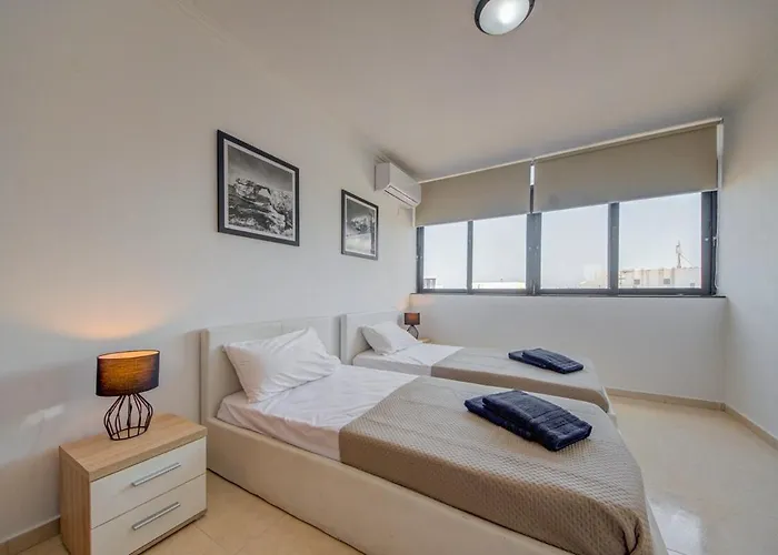 Apartamento Penthouse Escape - Views, Jacuzzi & Bbq St Paul's Bay