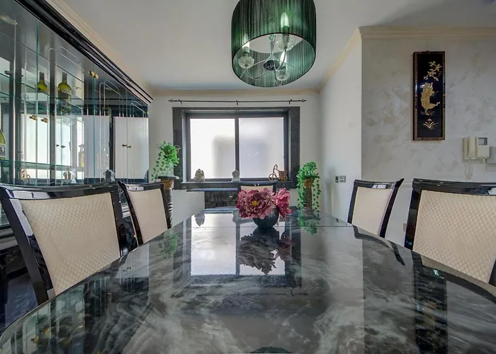 Penthouse Escape - Views, Jacuzzi & Bbq Apartamento *