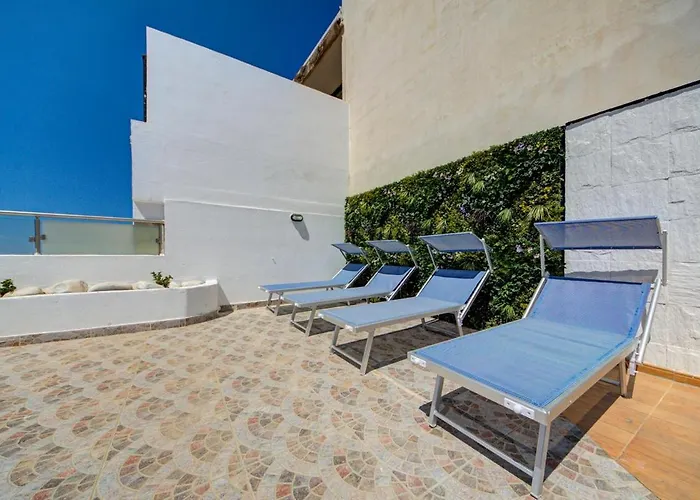 Apartamento Penthouse Escape - Views, Jacuzzi & Bbq St Paul's Bay