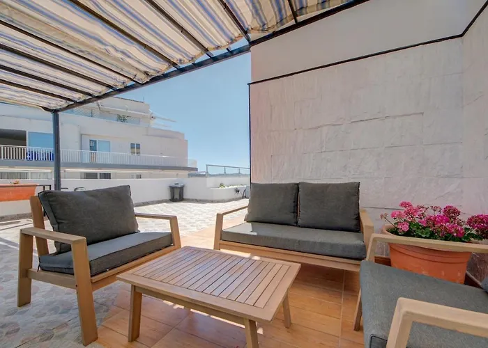 Penthouse Escape - Views, Jacuzzi & Bbq * St Paul's Bay