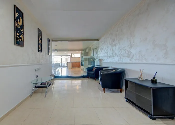 Penthouse Escape - Views, Jacuzzi & Bbq *