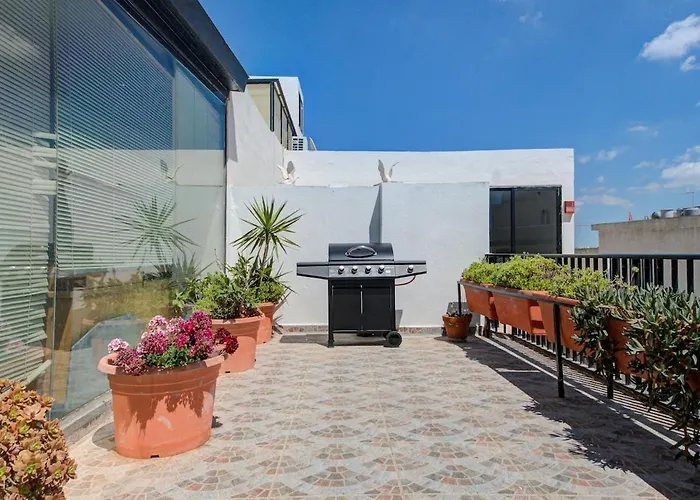 Penthouse Escape - Views, Jacuzzi & Bbq * St Paul's Bay