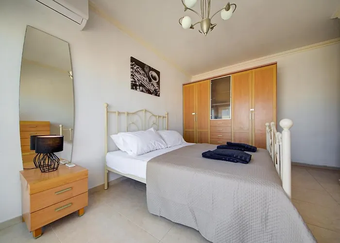 Penthouse Escape - Views, Jacuzzi & Bbq * St Paul's Bay