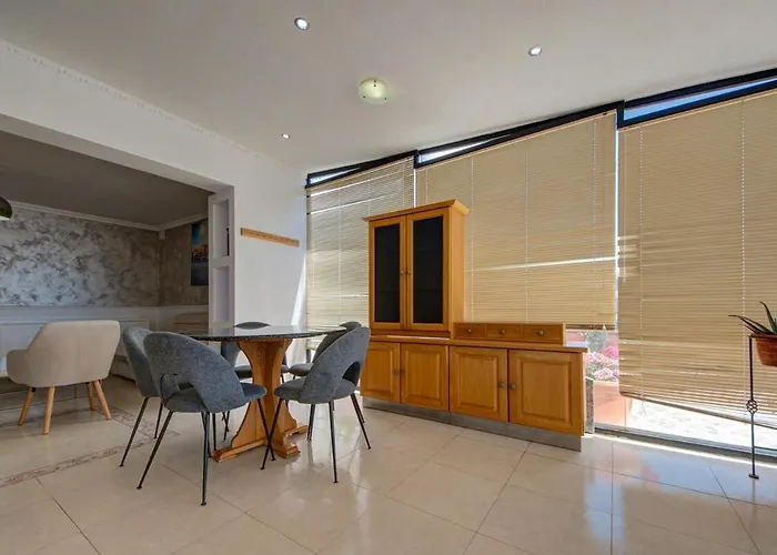 Penthouse Escape - Views, Jacuzzi & Bbq *