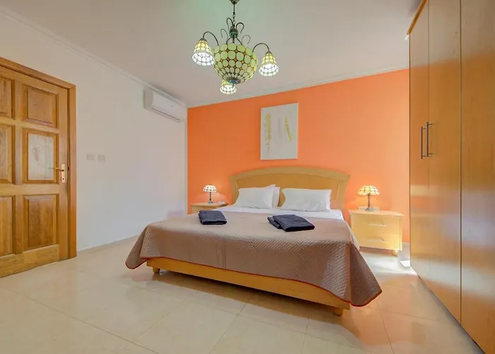 Penthouse Escape - Views, Jacuzzi & Bbq St Paul's Bay