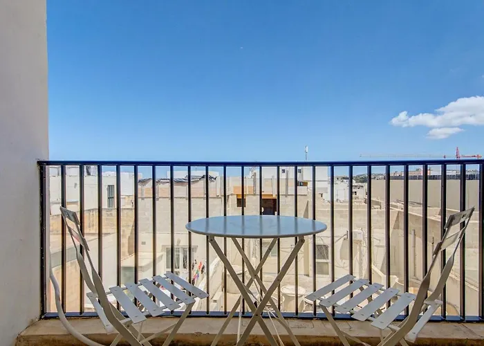 Penthouse Escape - Views, Jacuzzi & Bbq St Paul's Bay