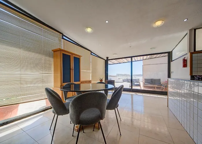 Penthouse Escape - Views, Jacuzzi & Bbq Apartamento *