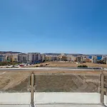 Penthouse Escape - Views, Jacuzzi & Bbq