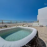 Penthouse Escape - Views, Jacuzzi & Bbq Appartement San Pawl il-Baħar