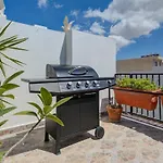 Penthouse Escape - Views, Jacuzzi & Bbq *