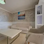 Penthouse Escape - Views, Jacuzzi & Bbq Appartement San Pawl il-Baħar
