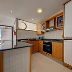 Penthouse Escape - Views, Jacuzzi & Bbq Appartement *