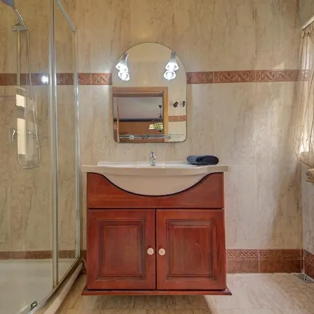 Penthouse Escape - Views, Jacuzzi & Bbq Daire