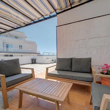 Penthouse Escape - Views, Jacuzzi & Bbq * St. Paul's Bay