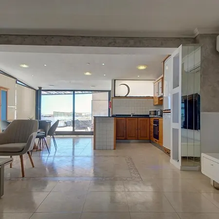Daire Penthouse Escape - Views, Jacuzzi & Bbq St. Paul's Bay
