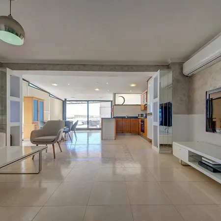 Appartement Penthouse Escape - Views, Jacuzzi & Bbq San Pawl il-Baħar
